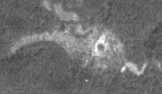原記事掲載の航空写真・着弾地の調査資料。国土地理院の地図・空中写真閲覧サービスで公開されている米軍撮影写真を参照。(3/3)