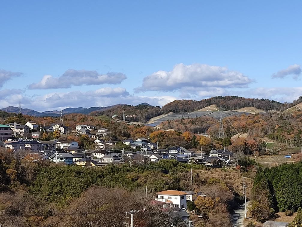 南側の高台から眺めた着弾地付近。原記事の記載時点の風景。